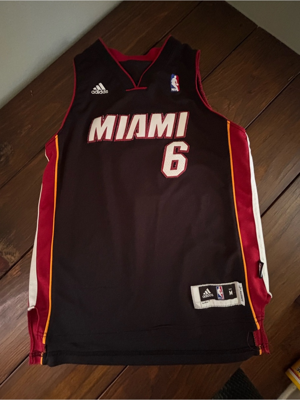 Adidas LeBron James Youth Jersey Miami Heat SZ M NBA